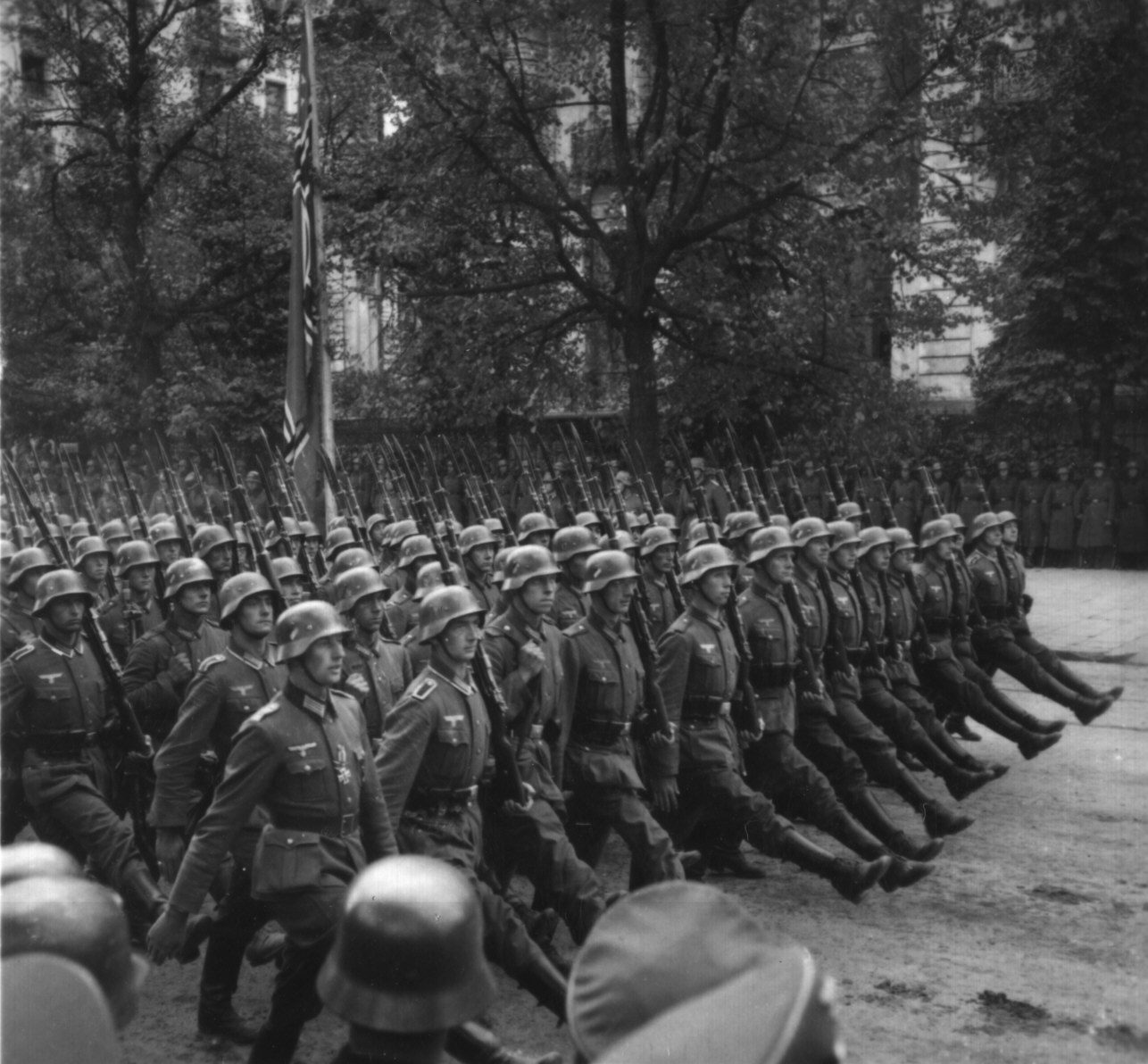 02 - German parade in Poland.jpg